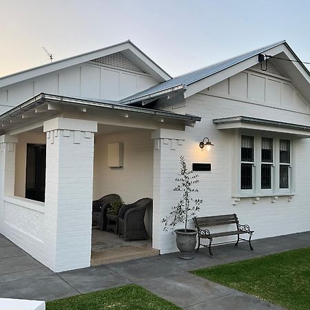 Charming Central Cottage In Wagga Wagga Buitenkant foto