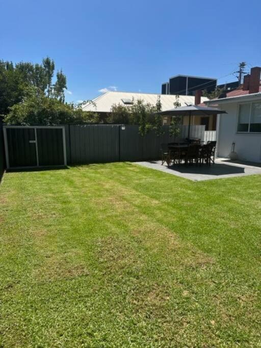 Charming Central Cottage In Wagga Wagga Buitenkant foto